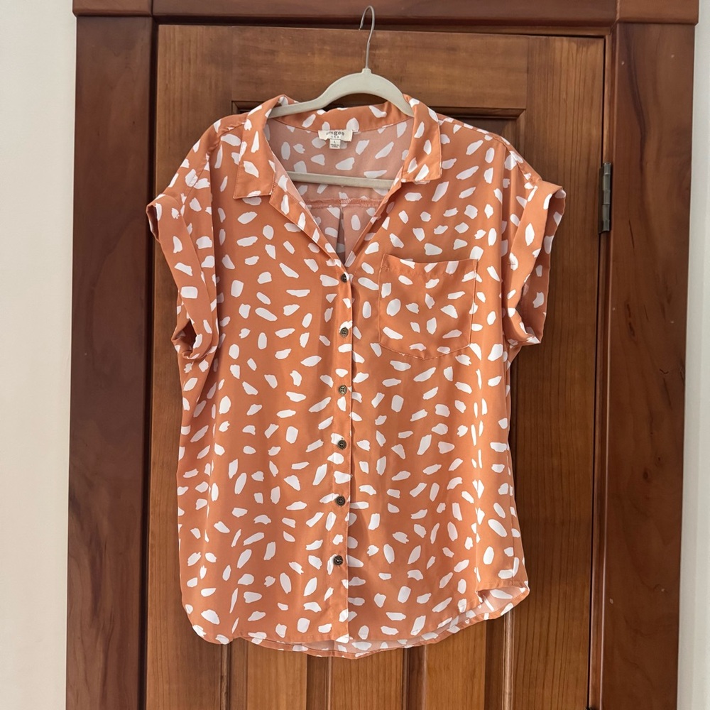 Umgee Button Front Top Women’s Large Peach V-neck Dalmatian Print Pocket Detail